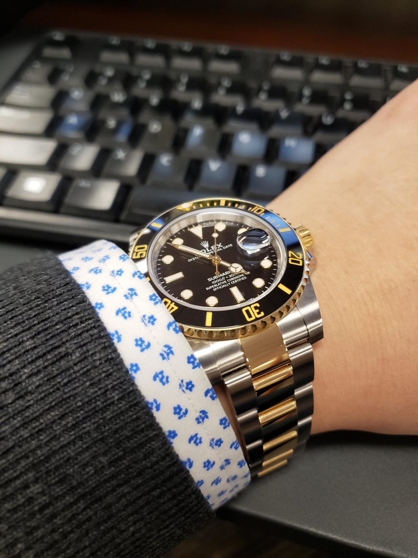Submariner Dual Tone Quartz Watch With Silver Gold Dial & Stainless Steel Strap For Men